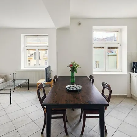 公寓 Beautiful Old Town Penthouse