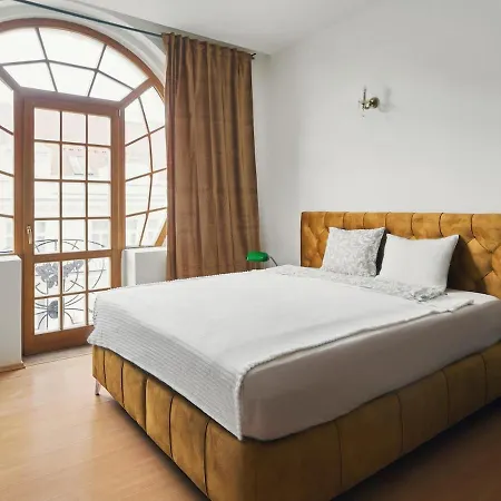 Beautiful Old Town Penthouse 公寓