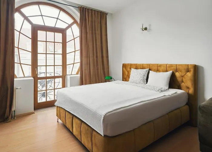 Beautiful Old Town Penthouse 아파트