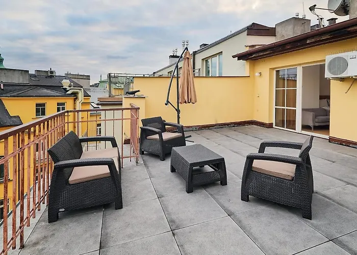 아파트 Beautiful Old Town Penthouse *